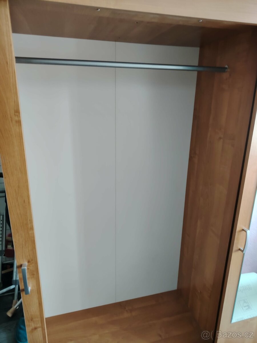 Skříň s posuvnými dveřmi a nástavcem - 3