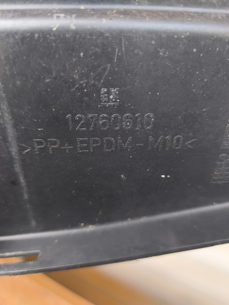 Cadillac BLS přední nárazník - 3