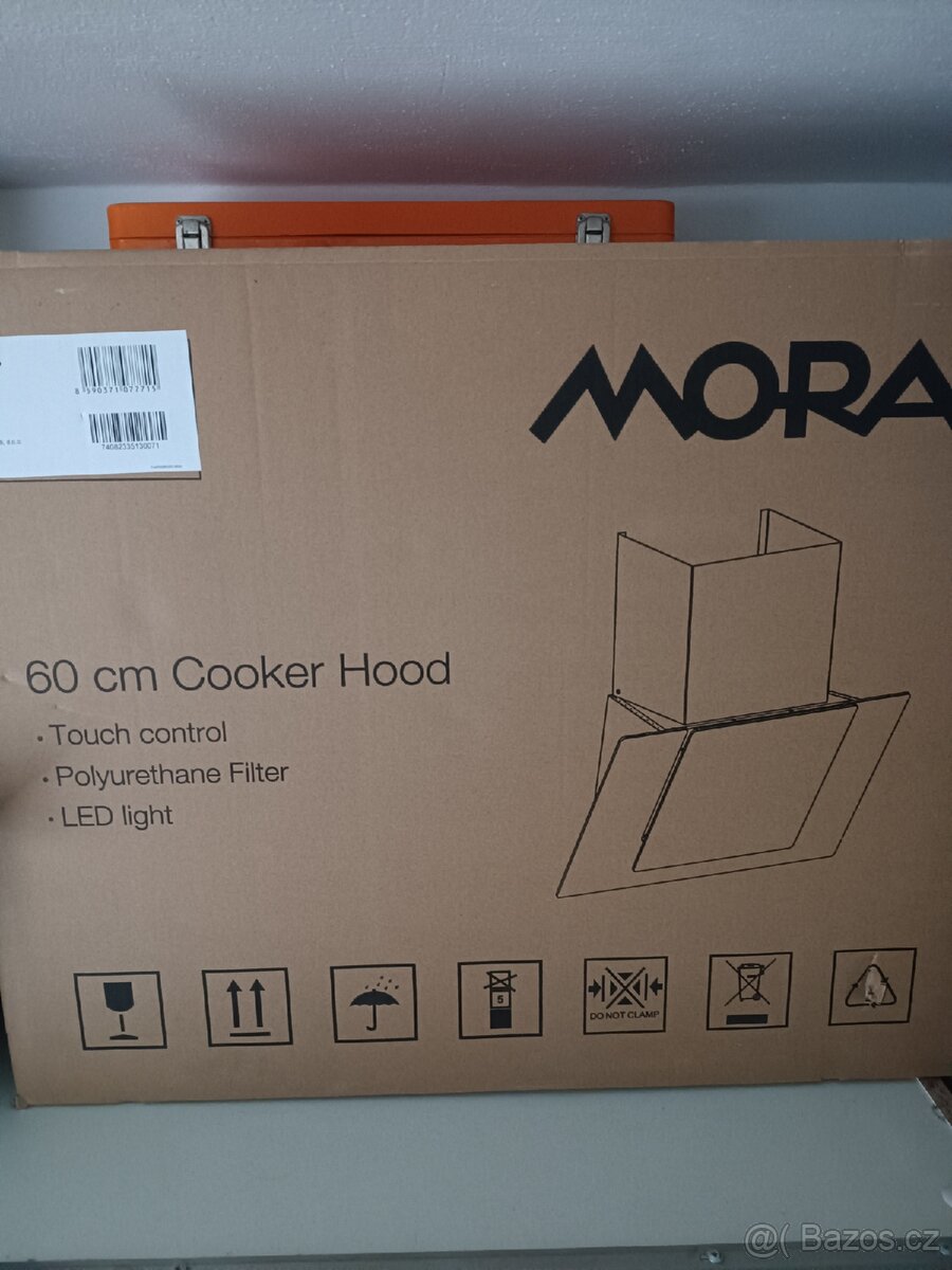 Komínový odsavač par MORA OV 686 GB černý - 3