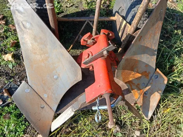 Prodám pluh obracák k malotraktorům tera vari - 3