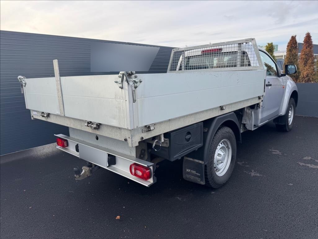 Isuzu D-Max 1,9 4x4, tažné, sklopka (2020) - 3