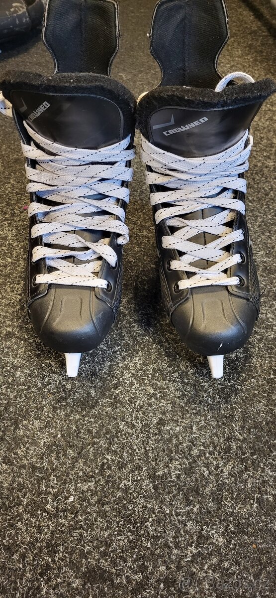 Prodám pán.brusle CROWNED vel.39 - 3