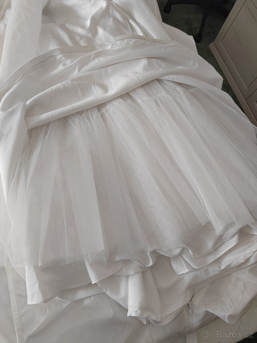 Svatební šaty – značka Romantica - 3