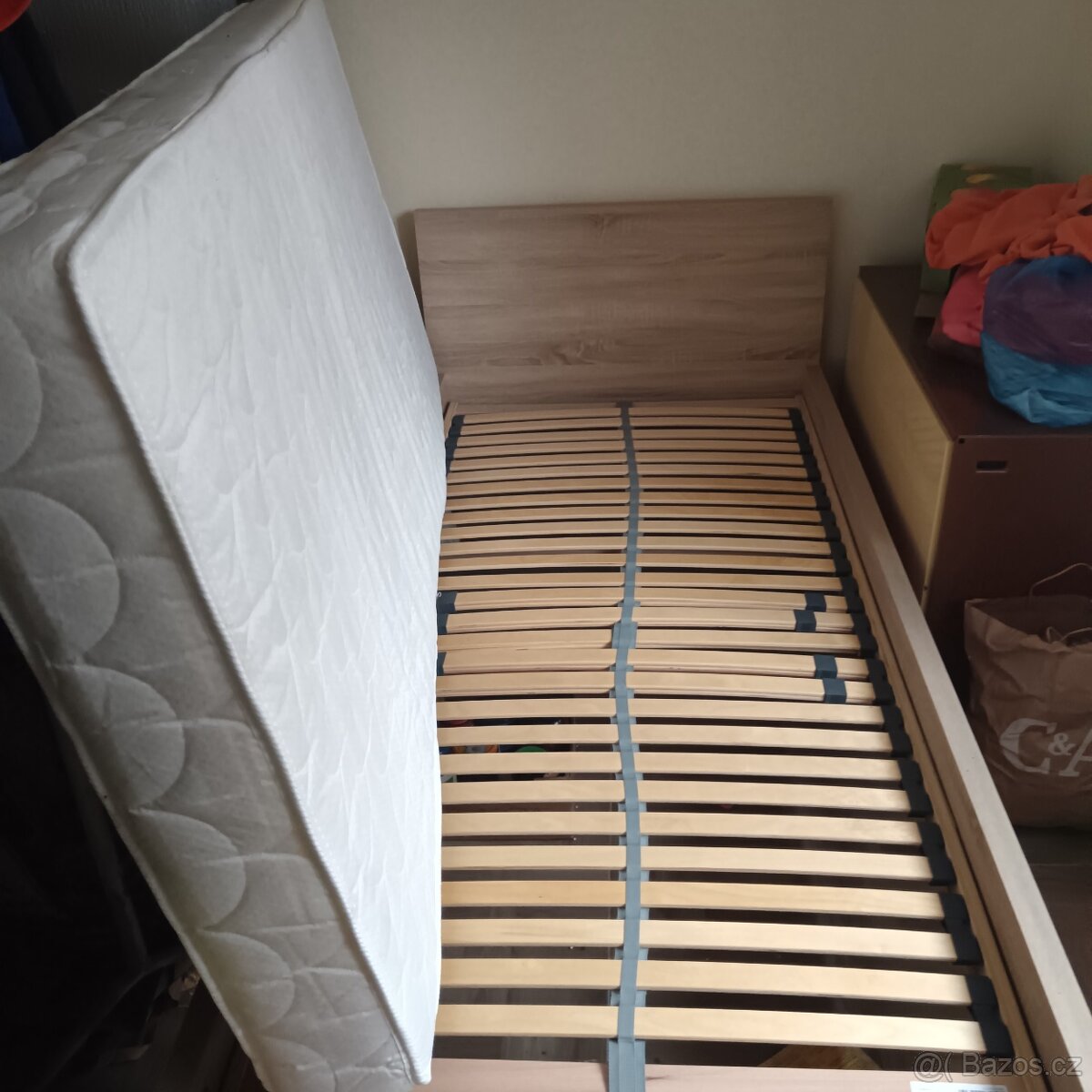 Zánovní postel i s matrací - 3