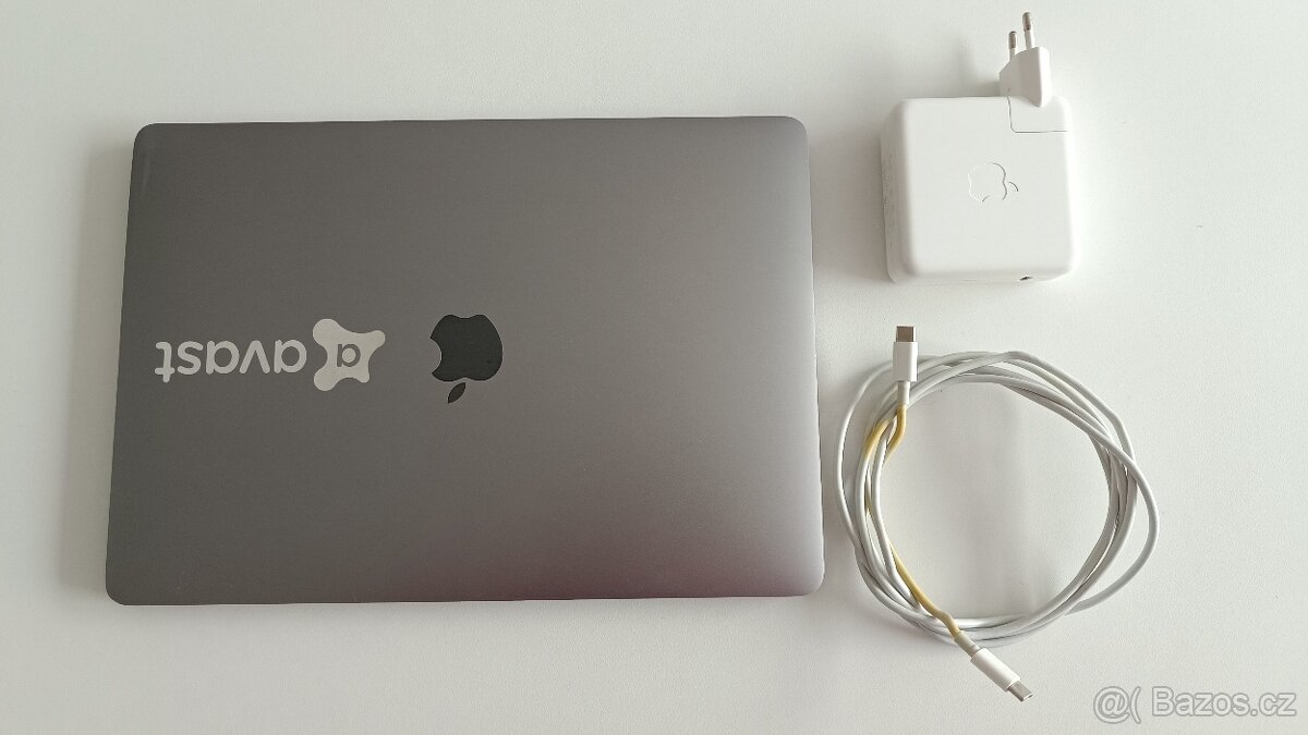 Prodám MacBook Pro (13-inch, 2018, Four Thunderbolt 3 Ports) - 3