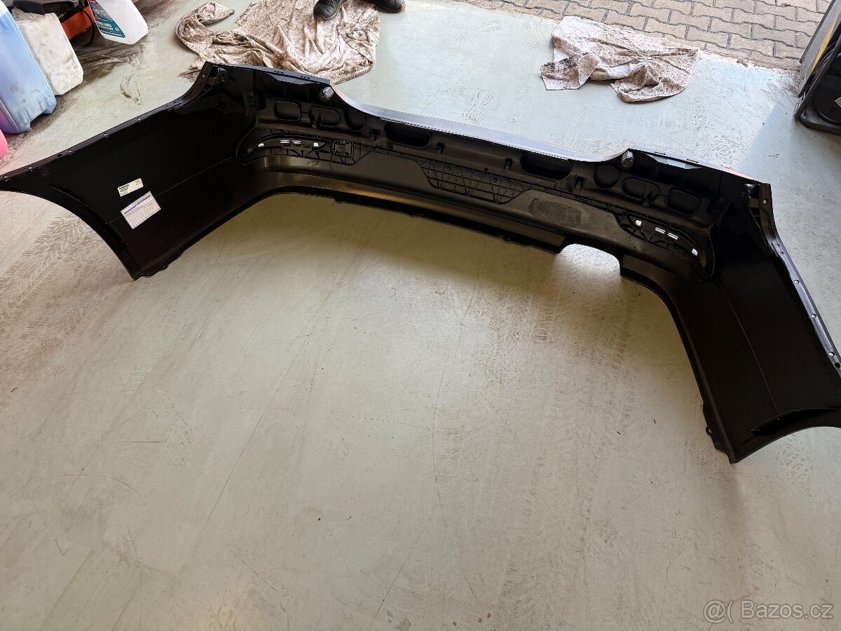 Zadní nárazník BMW E60 nový - 3