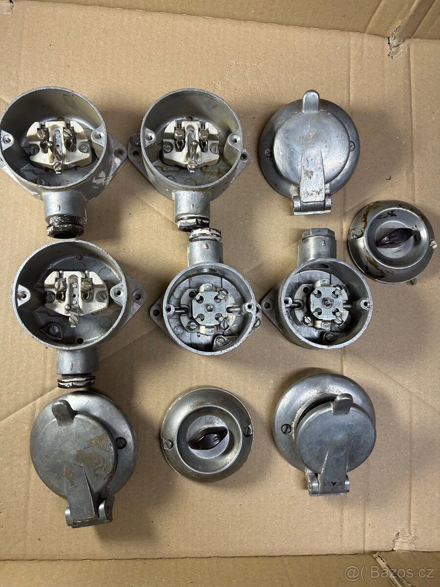 Vypínače a zásuvky - 3