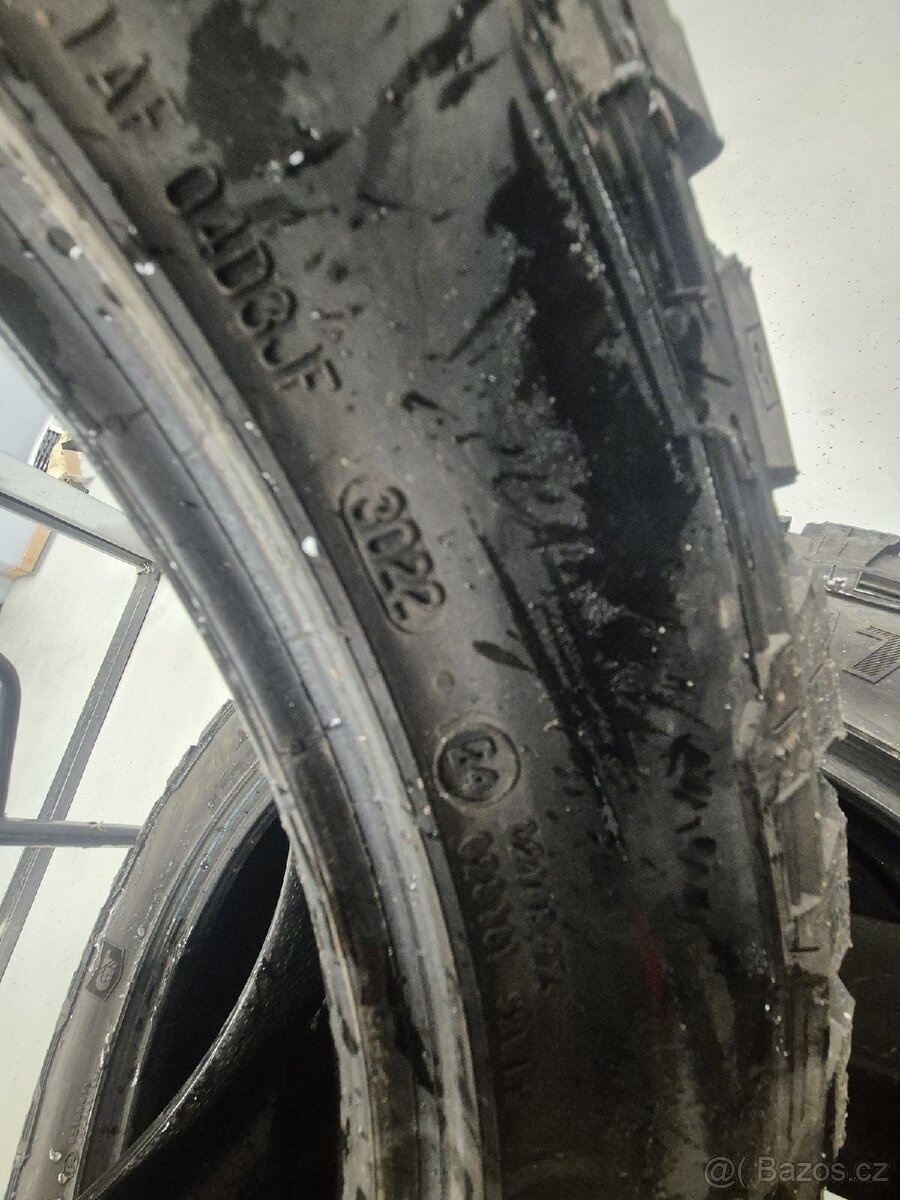 Pneu 285/45 R22 - 3