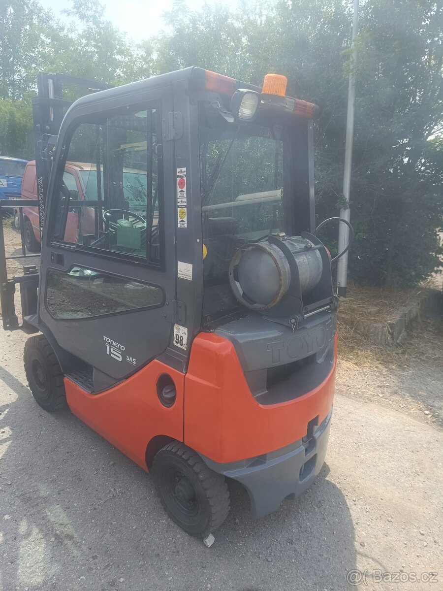 Prodám vysokozdvižný vozík Toyota - 3