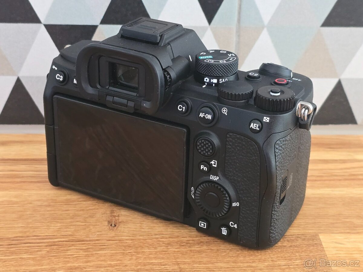 Sony A7IV pouze 300 expozic - 3
