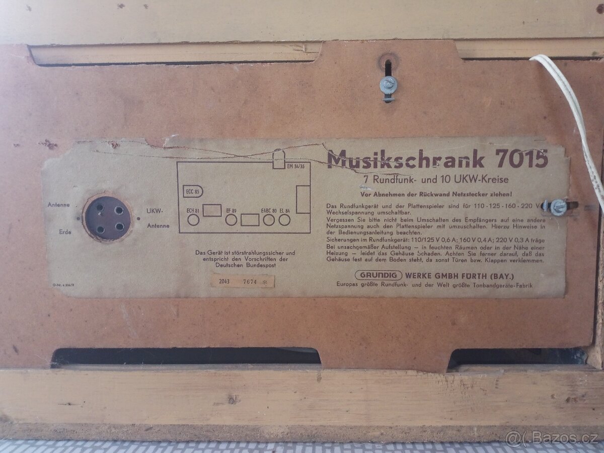 Staré rádio Grundig - 3