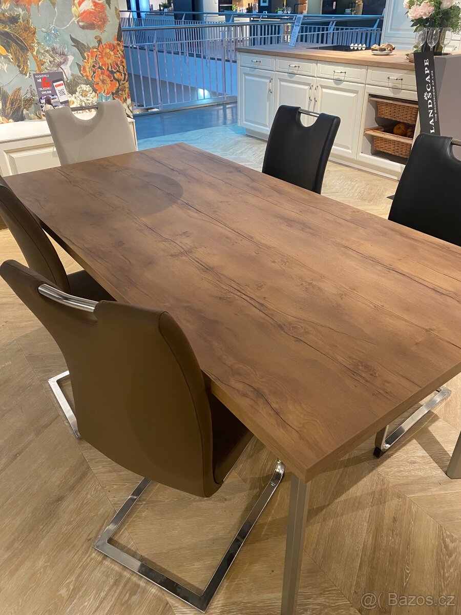 Jídelní stůl - 3