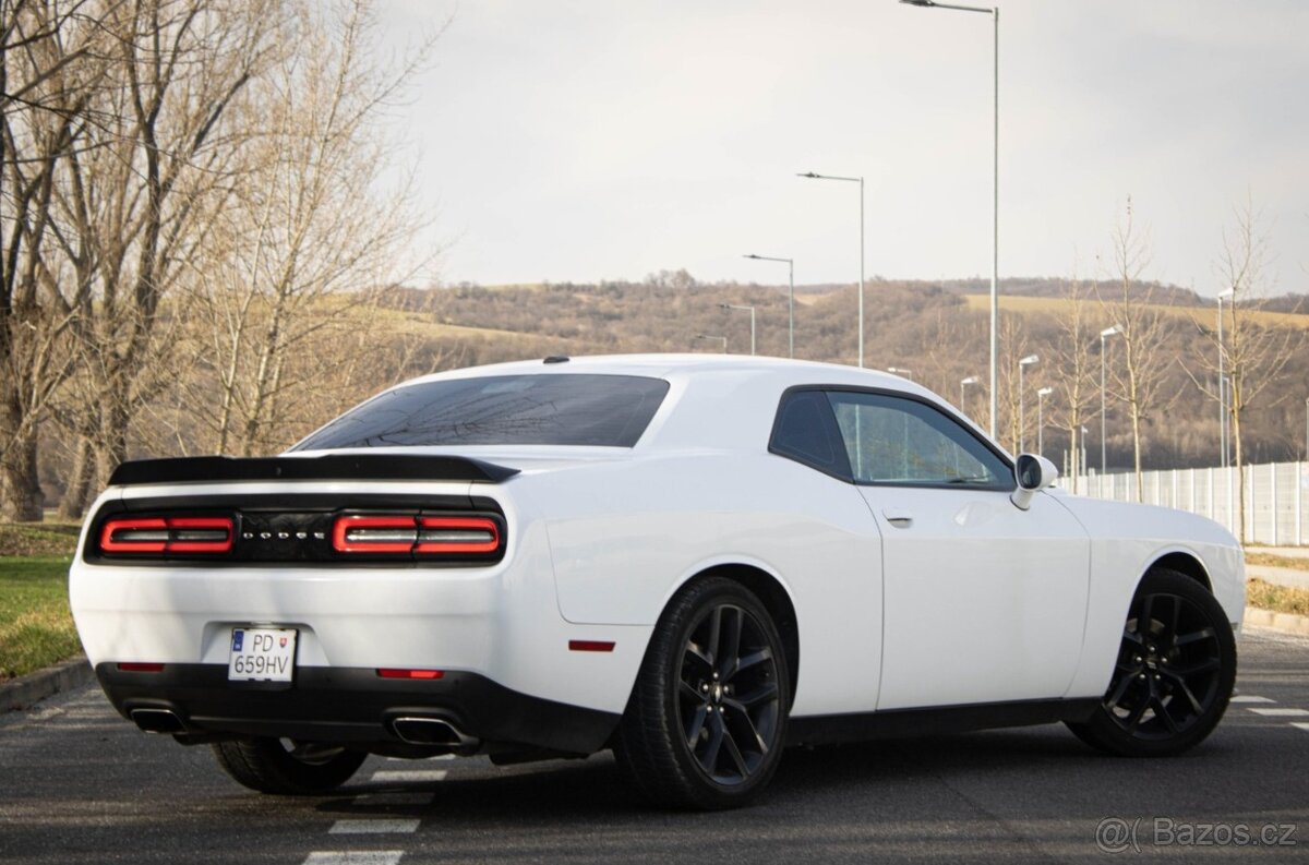 Dodge Challenger 5,7 HEMI - 3