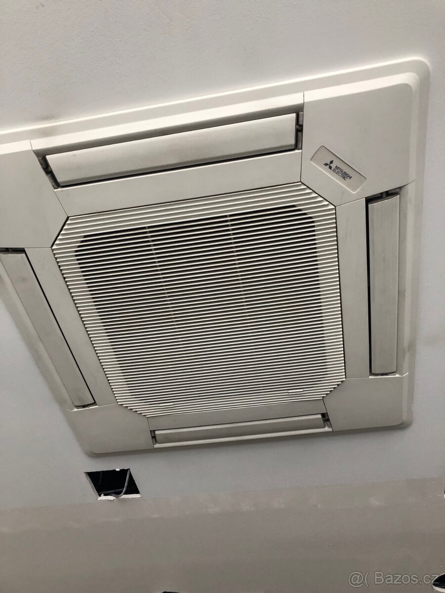 prodám zařízení ze třech luxusních prodejen - 3