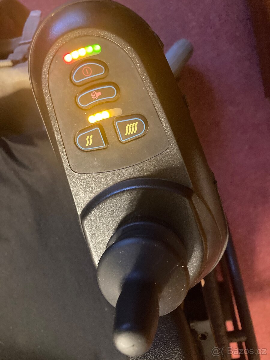 Skládací elektrický invalidní vozík - 3