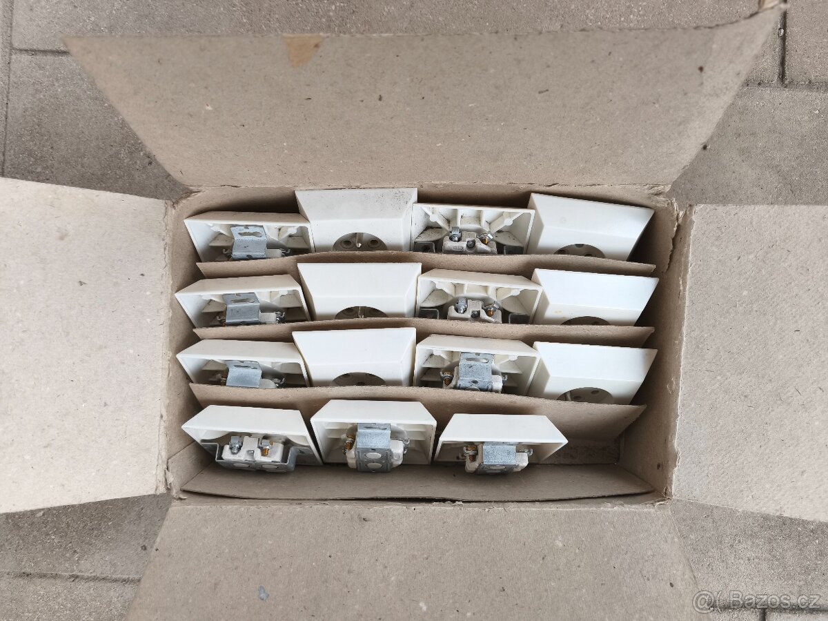 Elektro zásuvka retro - 3