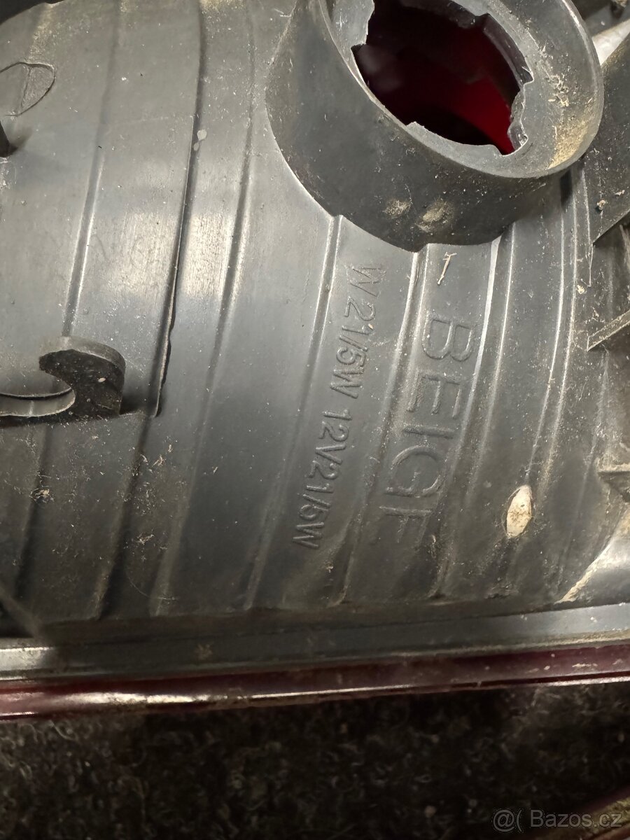 zadní světla sedan Mazda - 3