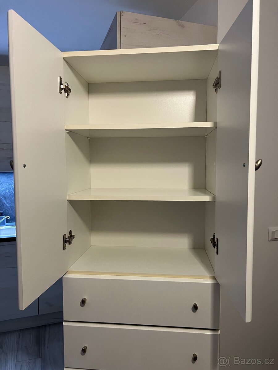 Bílá vysoká skříň / komoda - 3