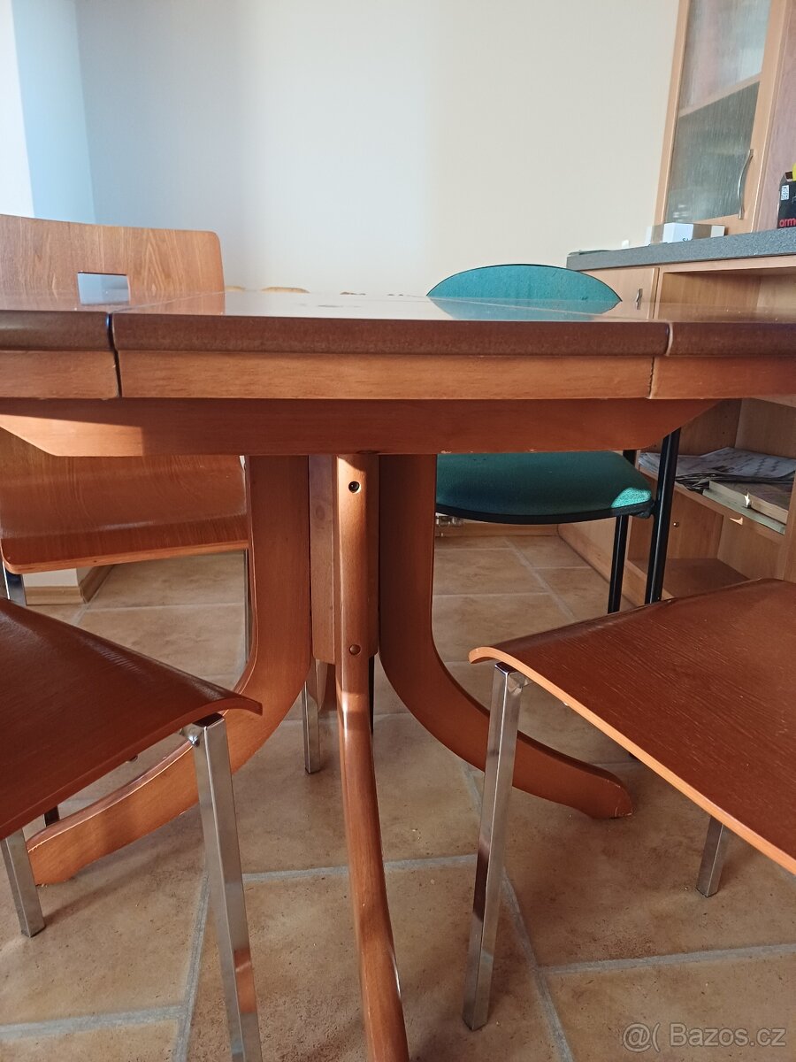 Kuchyňský stúl plus 3 židle/nebo samostatně - 3