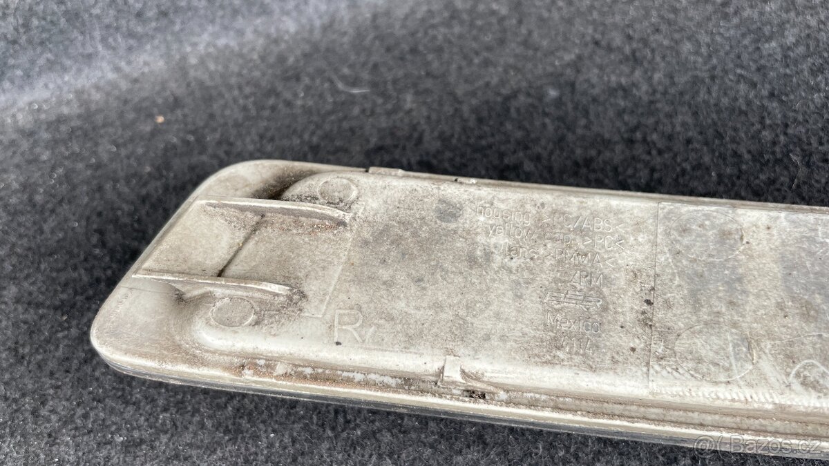 Prodám přední blinkr VW New Beetle facelift - 3