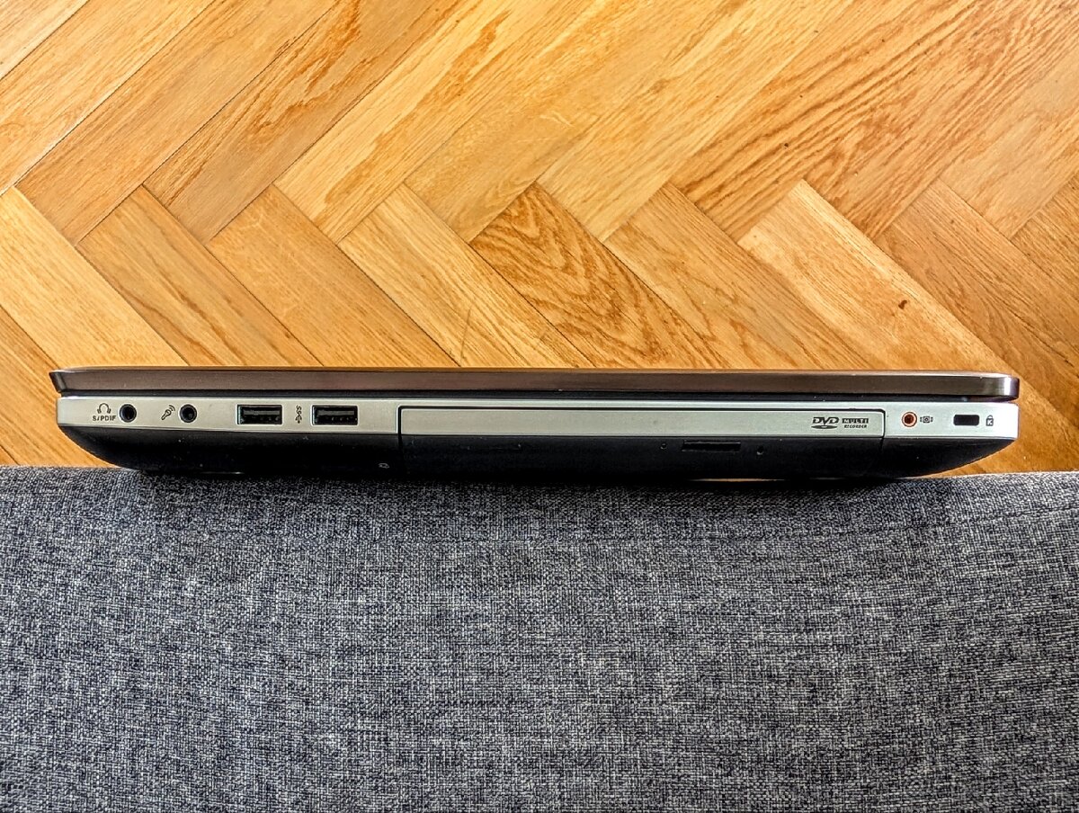 PRODÁM PRÉMIOVÝ NOTEBOOK ASUS HLINIKOVÉ TĚLO BANG & OLUFSEN - 3