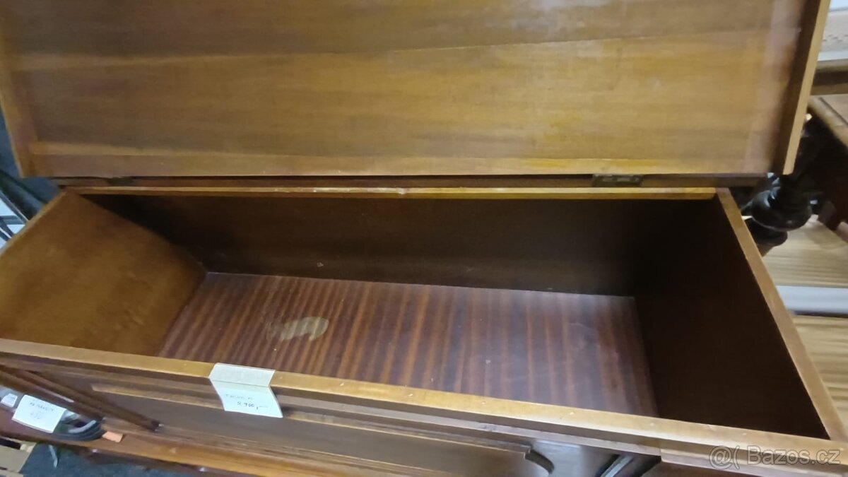 Stará dřevěná truhla - 3