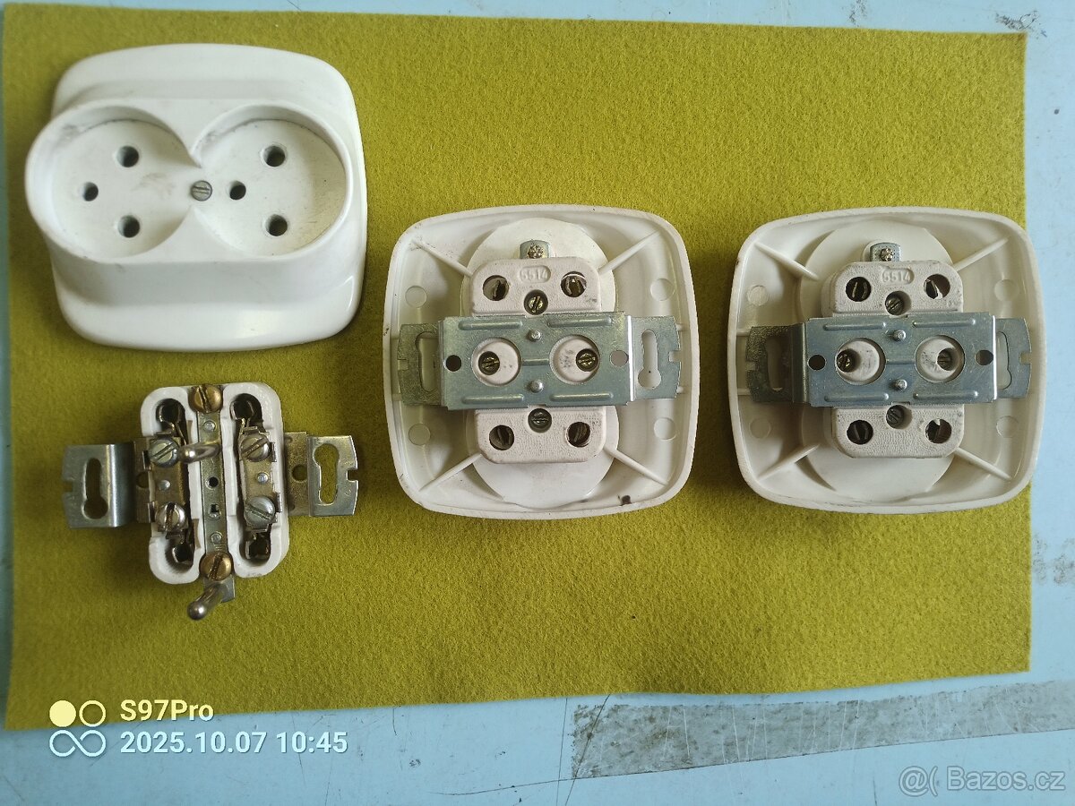 Staré zásuvky bakelit - 3
