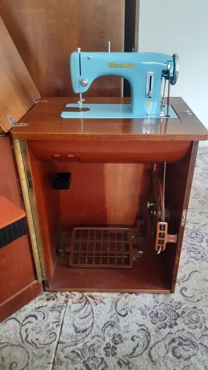 Skříňkový šicí stroj - 3