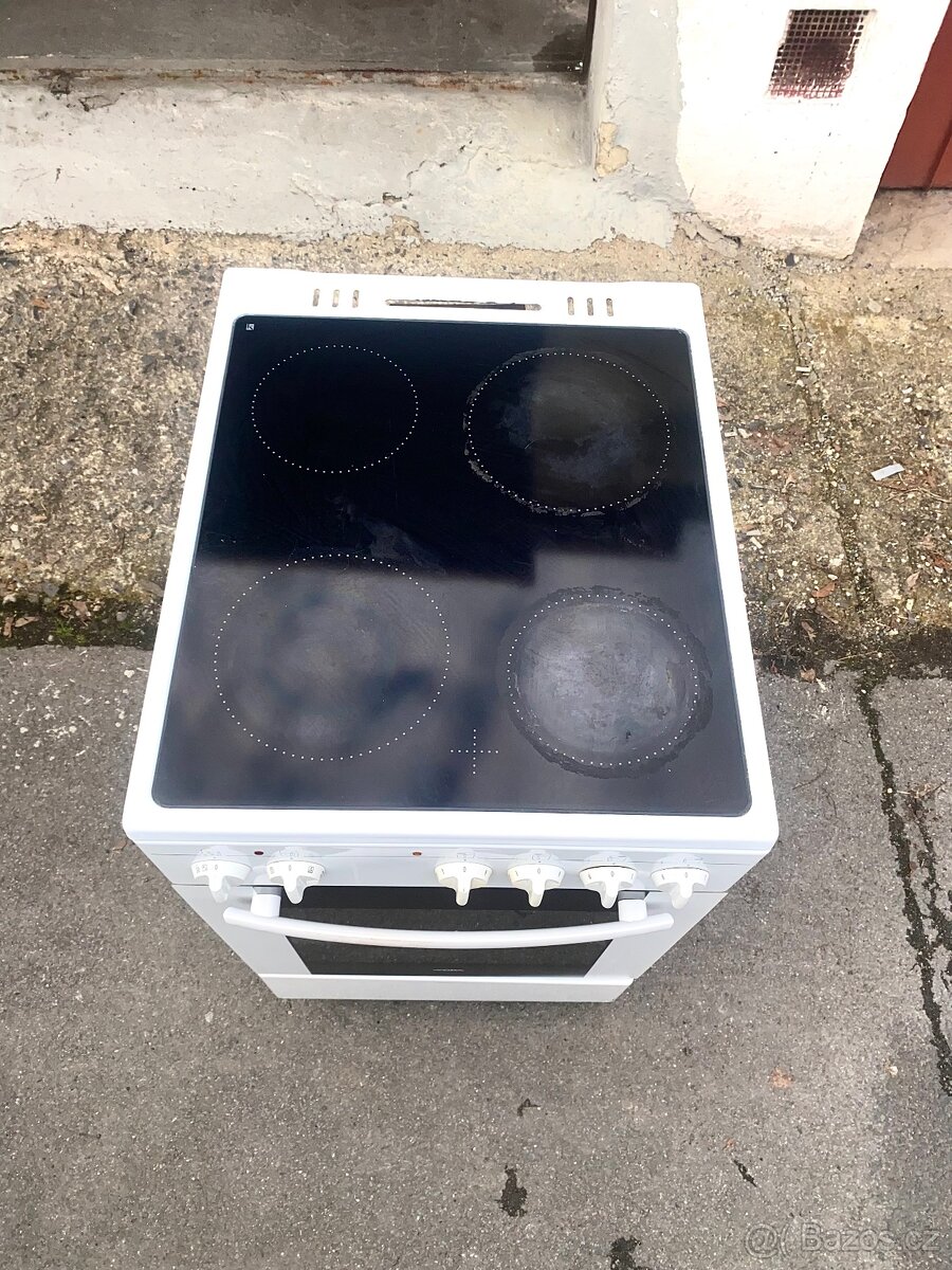 Sklokeramický sporák MORA - 3