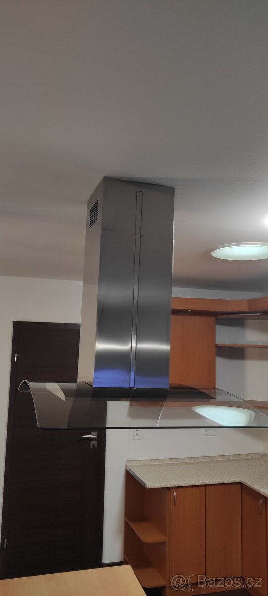 Krásná skleněná digestoř Whirlpool - 3