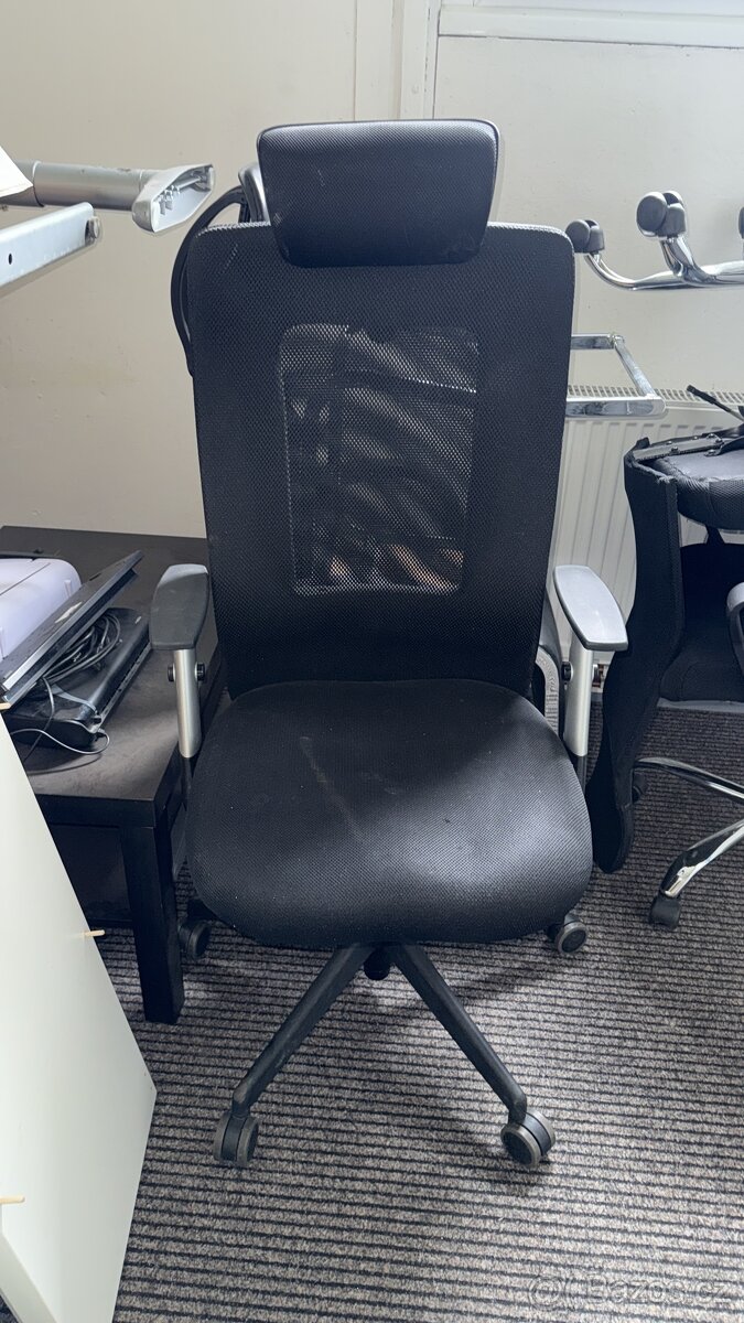 Kancelářský nábytek - 3