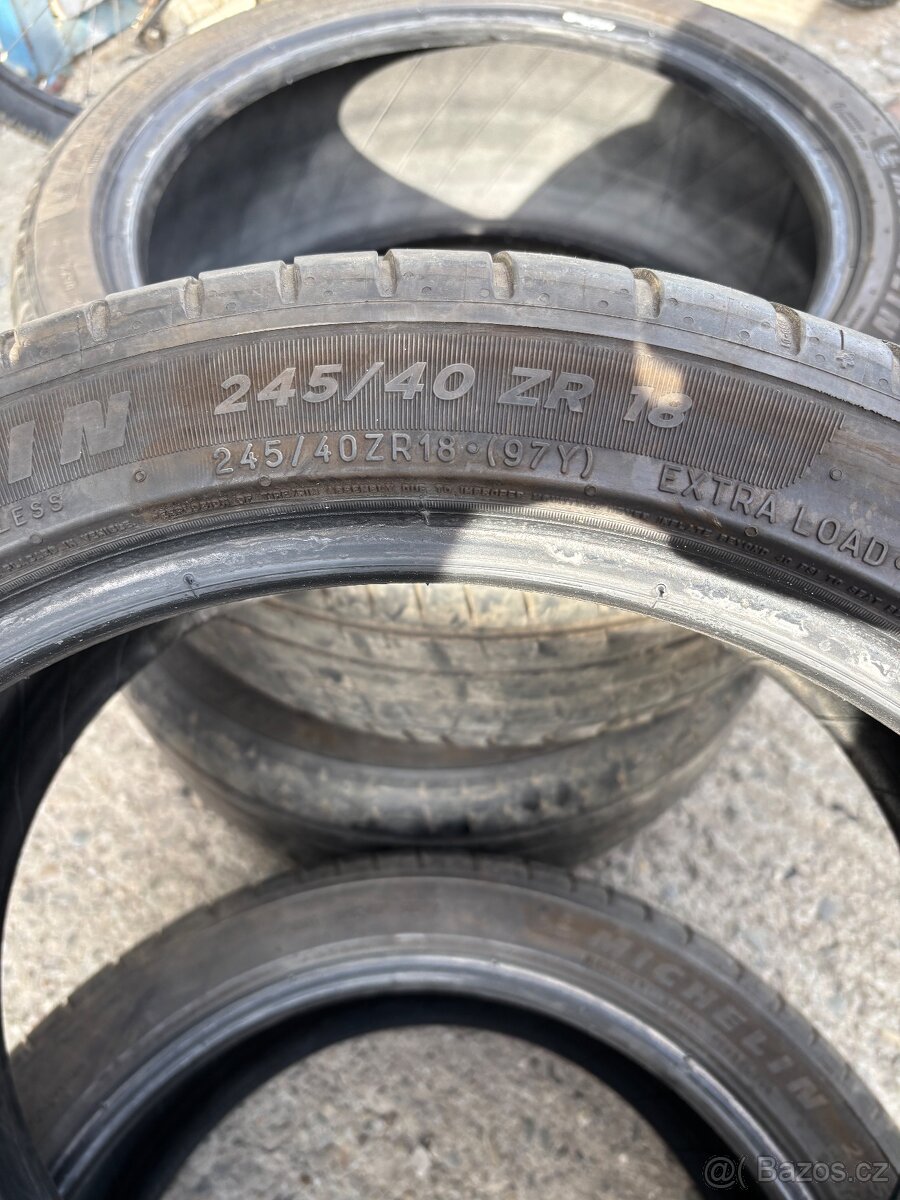 245/40 r18 - 3