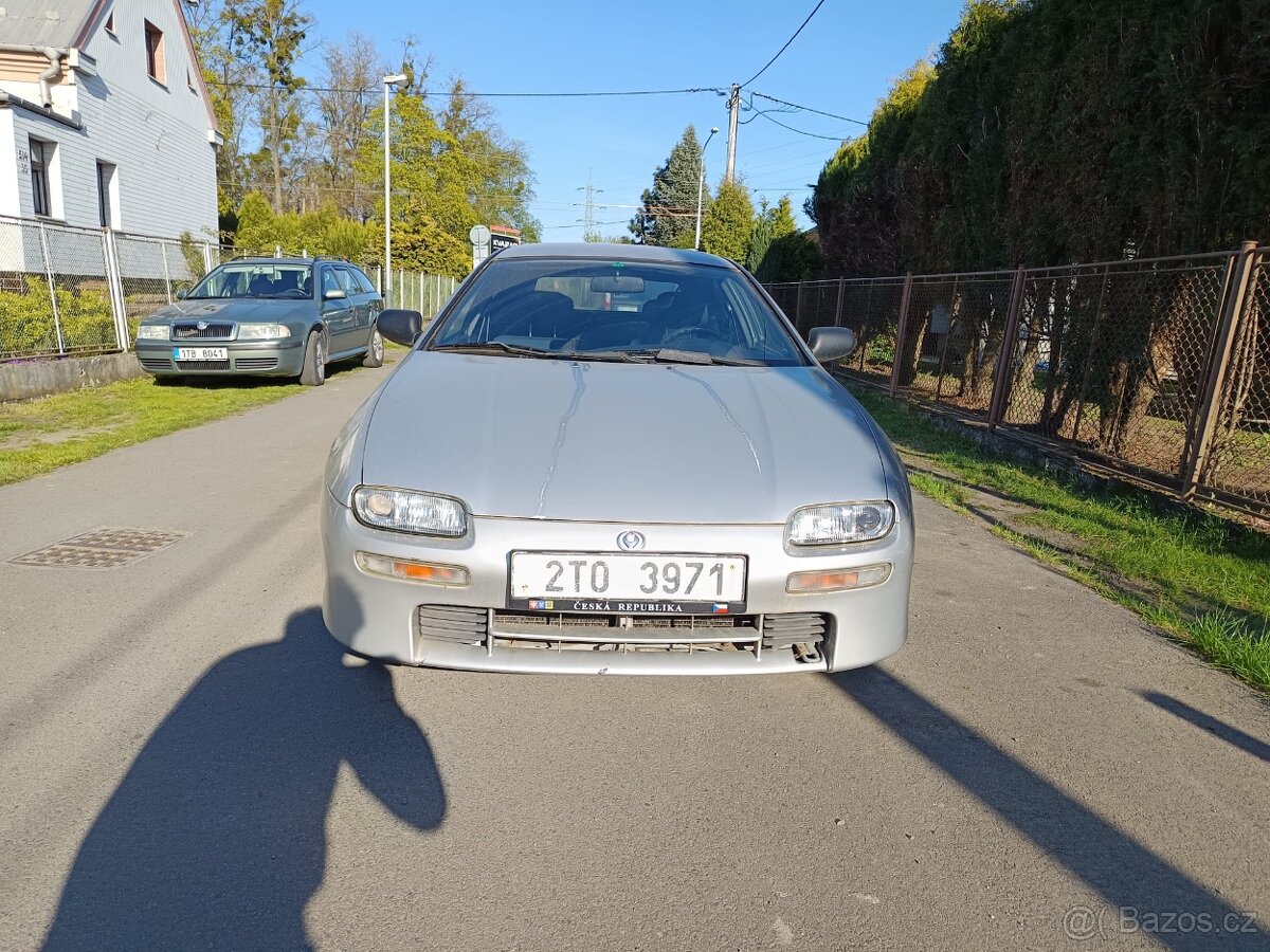 Mazda 323 F - 3