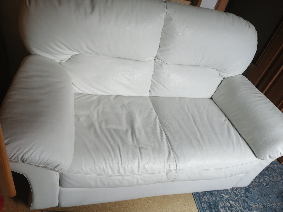 Bílá kožená sedačka - 3