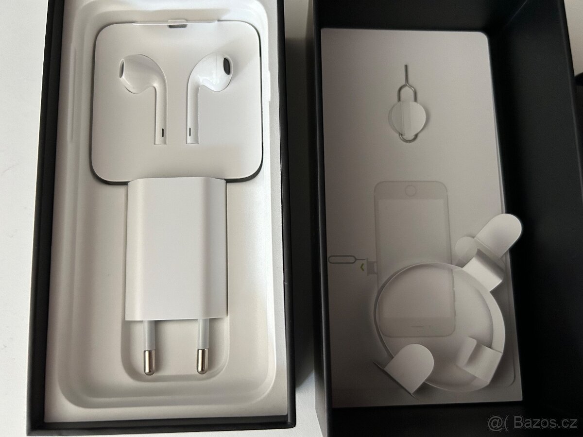 Černý iPhone 7 - 3