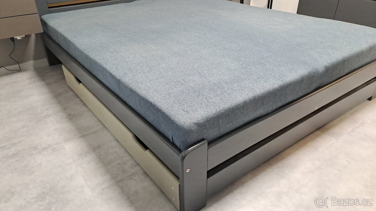 Postel z masivu 160x200 v odstínu antracit + rošt + šuplíky - 3
