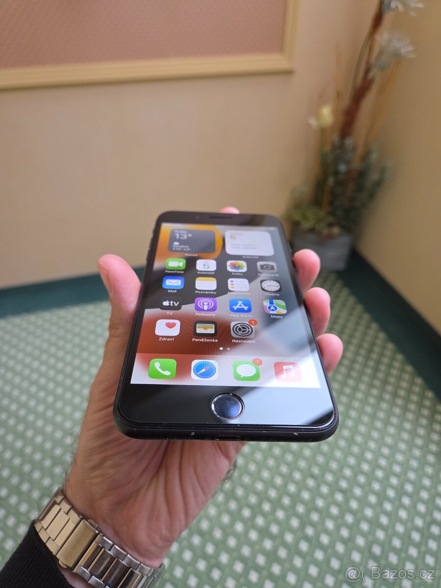 iPhone 7 plus 128gb black, 77% baterie - 3