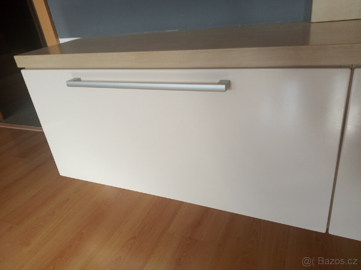 Nábytková dvířka slonová kost lesk, včetně úchytek - 3