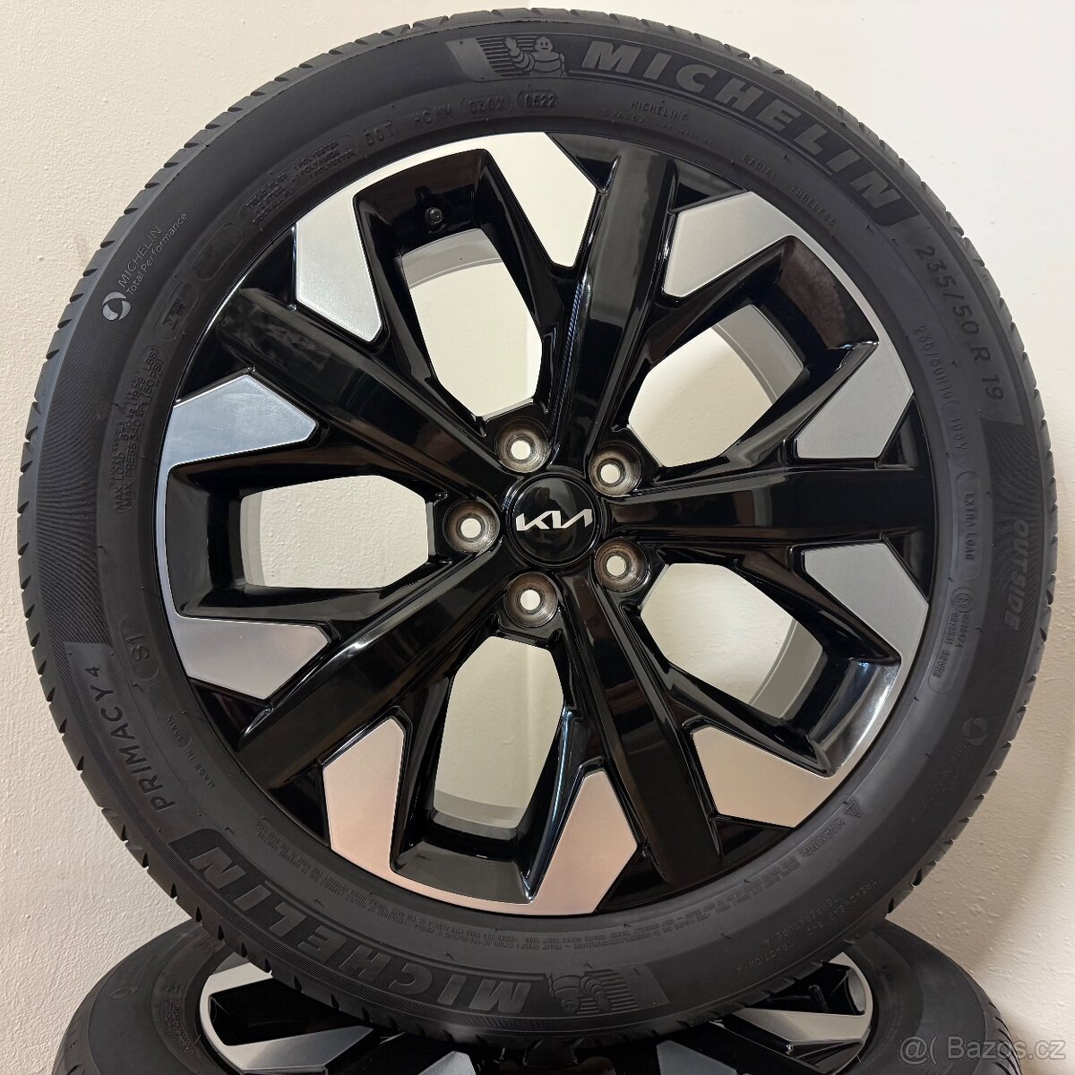 KIA SPORTAGE 5x114,3 R19 ET51+LETNÍ 235/50R19 5mm - 3