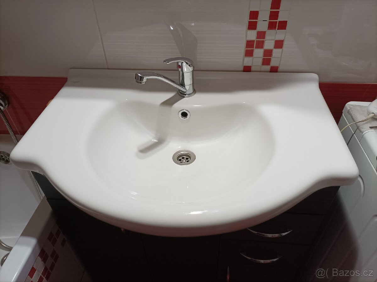 Umyvadlo se skříňkou - 3
