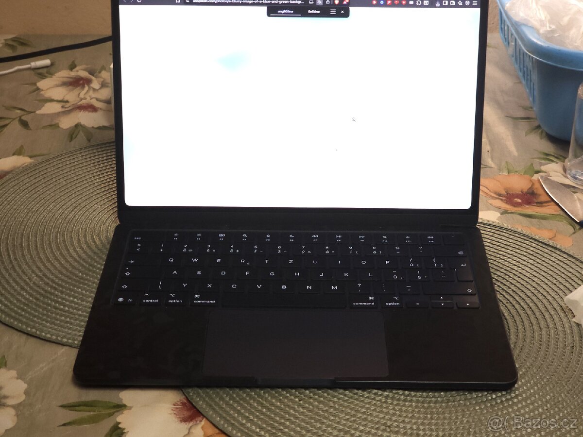 Macbook Air M4 13,6 | + Dbrand Skin 🇺🇸
Dbrand Skin z USA - 3