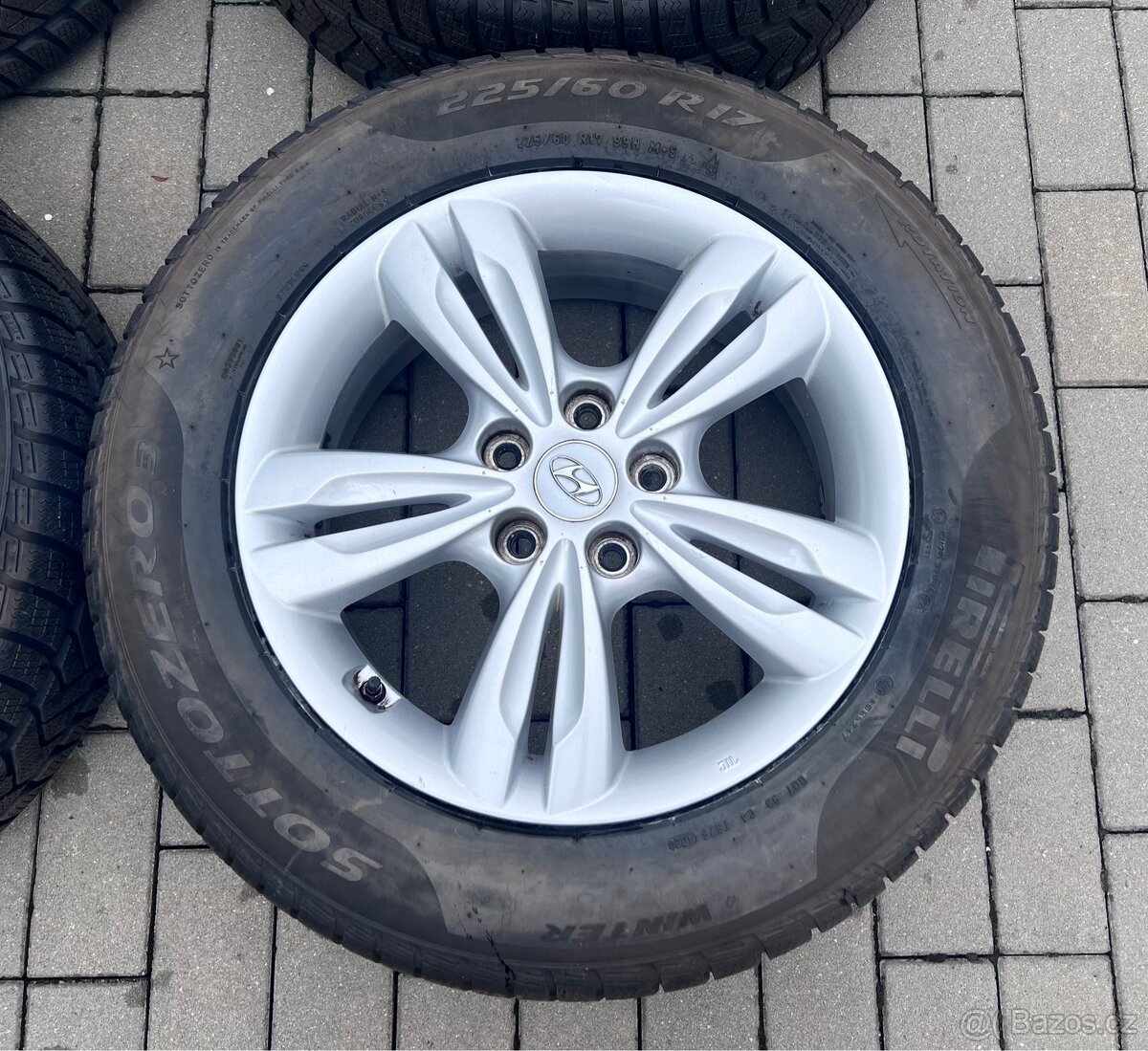 Hyundai Tucson, i35- 17"alu+ 225/60 Pirelli 7-8mm - 3
