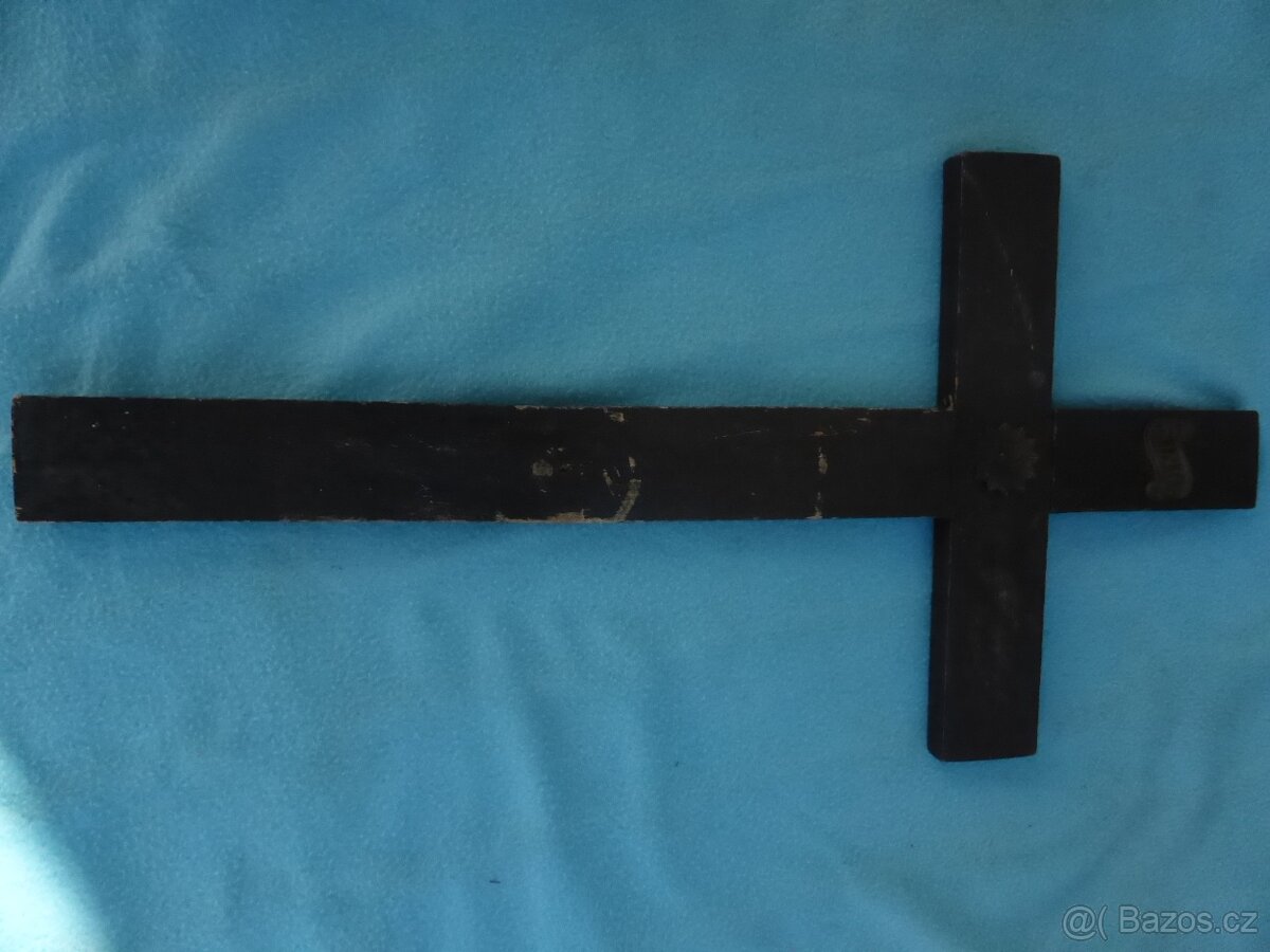 Ježíš na kříží - starý dřevěný křížek - litá soška - 3