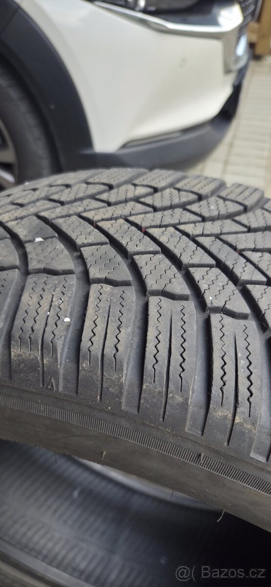 Zimní 215 55 R18 - 3