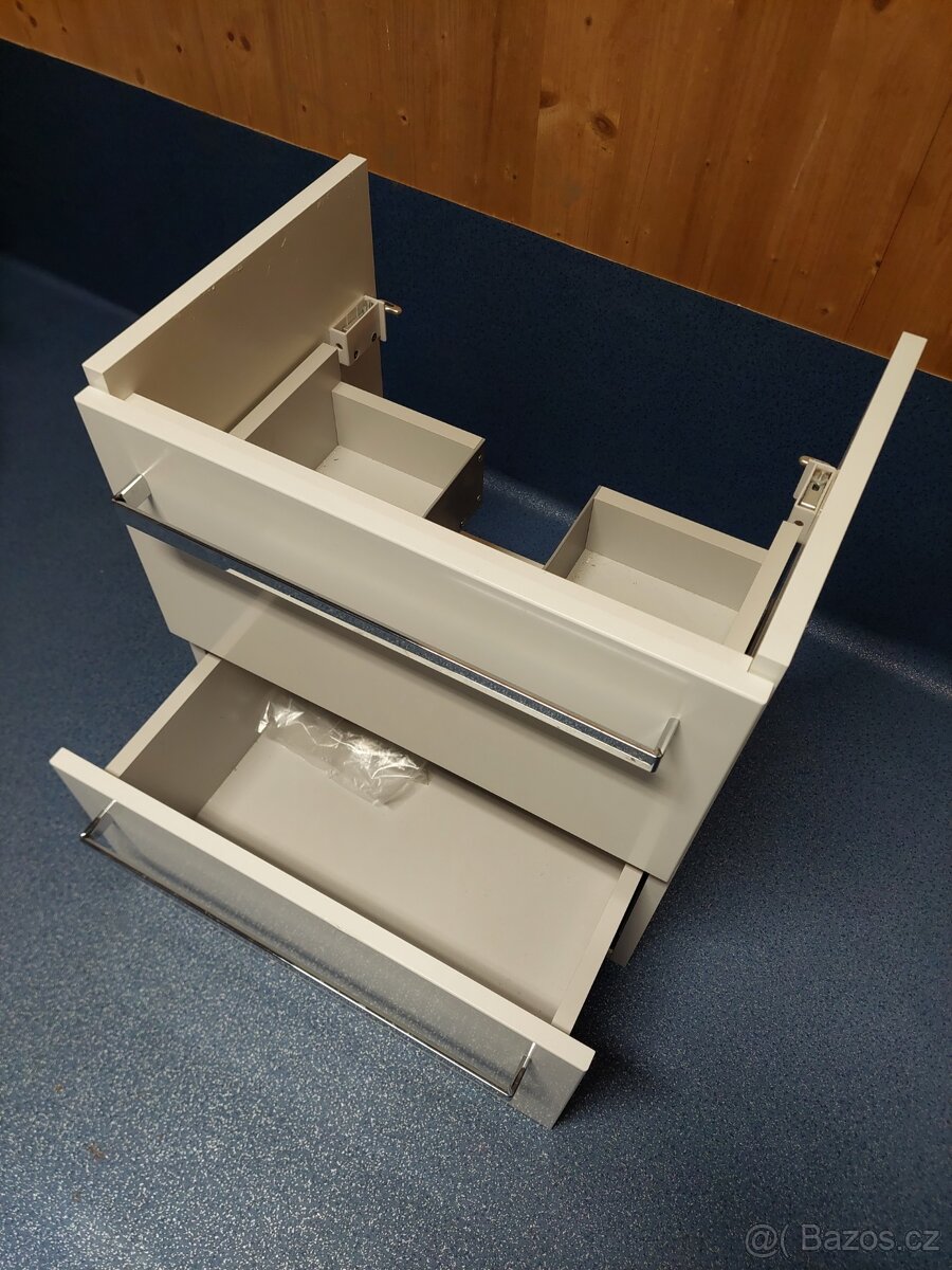 Koupelnová skříňka s umyvadlem - 3