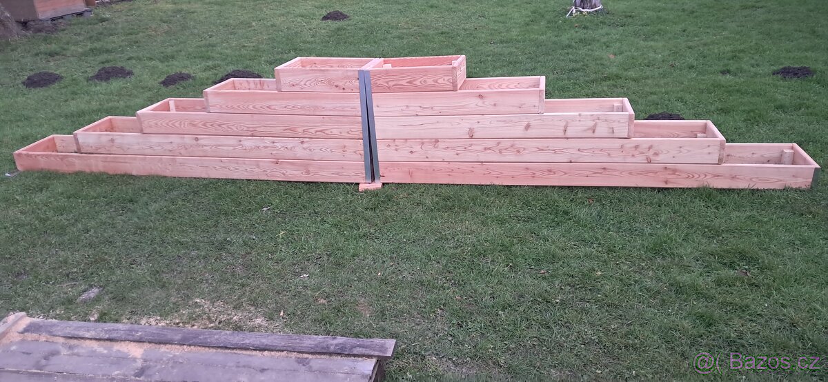 Vyvýšený záhon 6hraný jahodovnik - 3