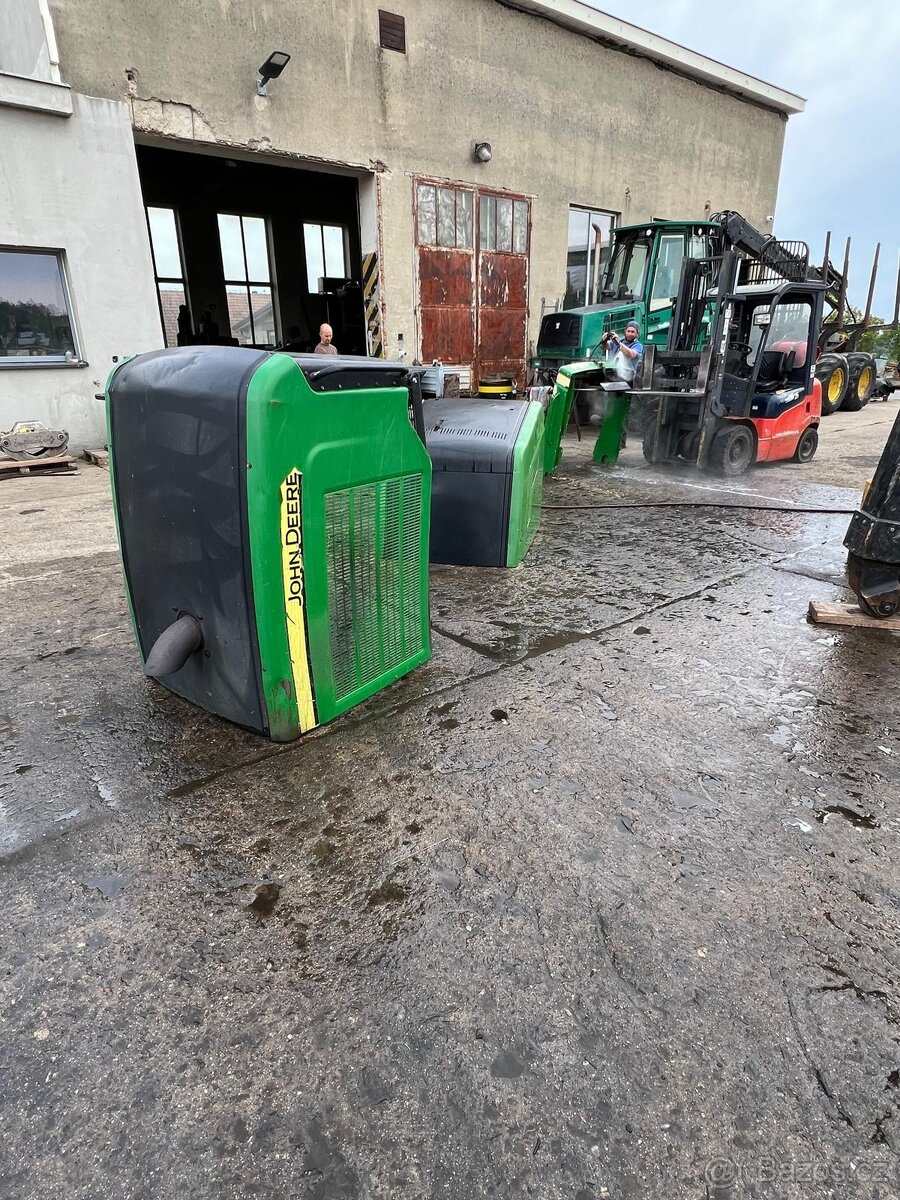 Kapoty na harvestor John Deere 1270E a John Deere 1470E - 3