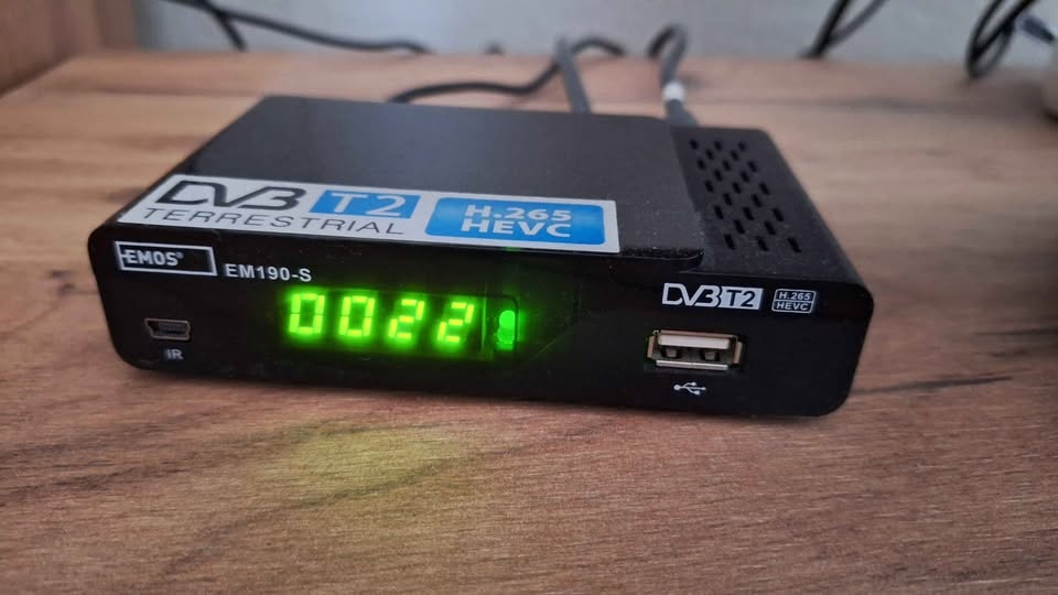 Tv Sharp + Set-top box + anténa - 3