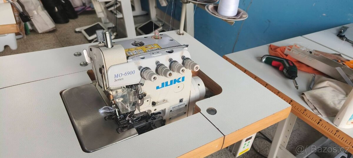 Průmyslový 4 nitný overlock Juki 6900 - 3