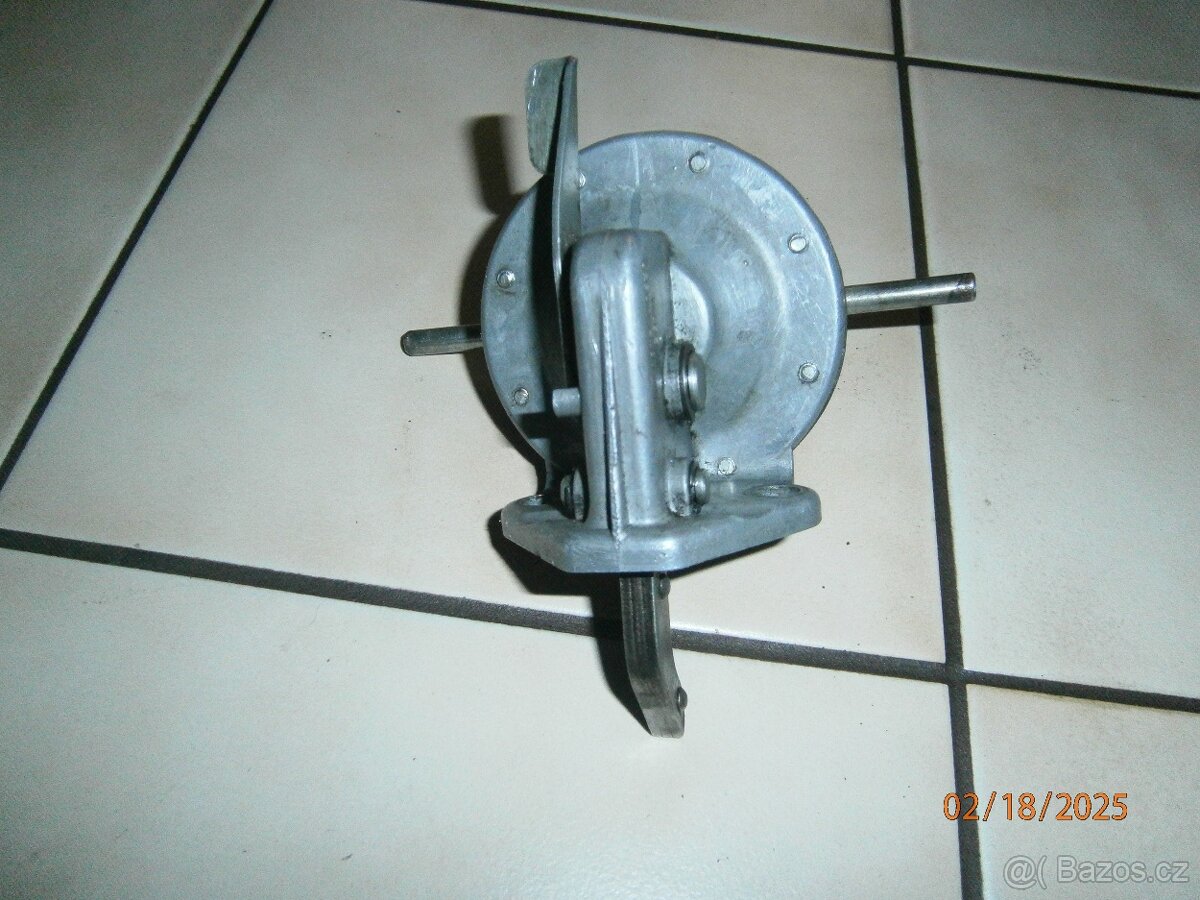 benzinové čerpadlo Š 100, 1000MB - 3